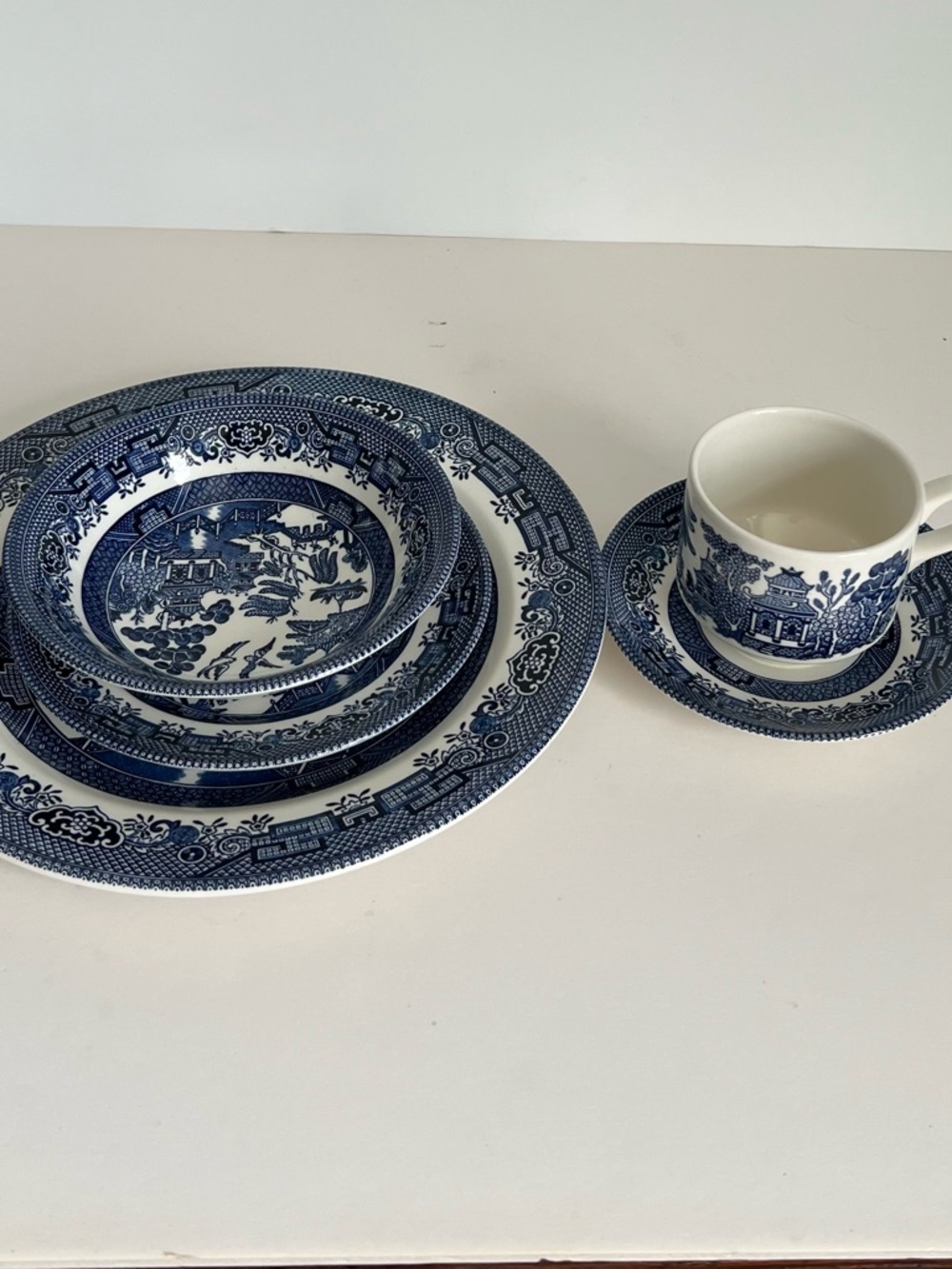 Churchill Blue Willow 5-Piece Setting England